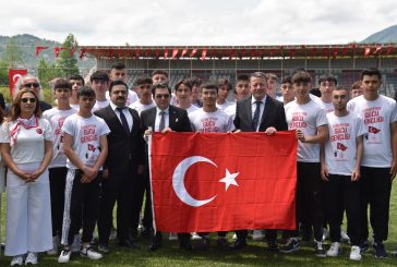 Belediye Başkanımız Erol Karadere,İlçemiz stadında düzenlenen 19 Mayıs Atatürk'ü Anma, Gençlik ve Spor Bayramı törenine katıldı.