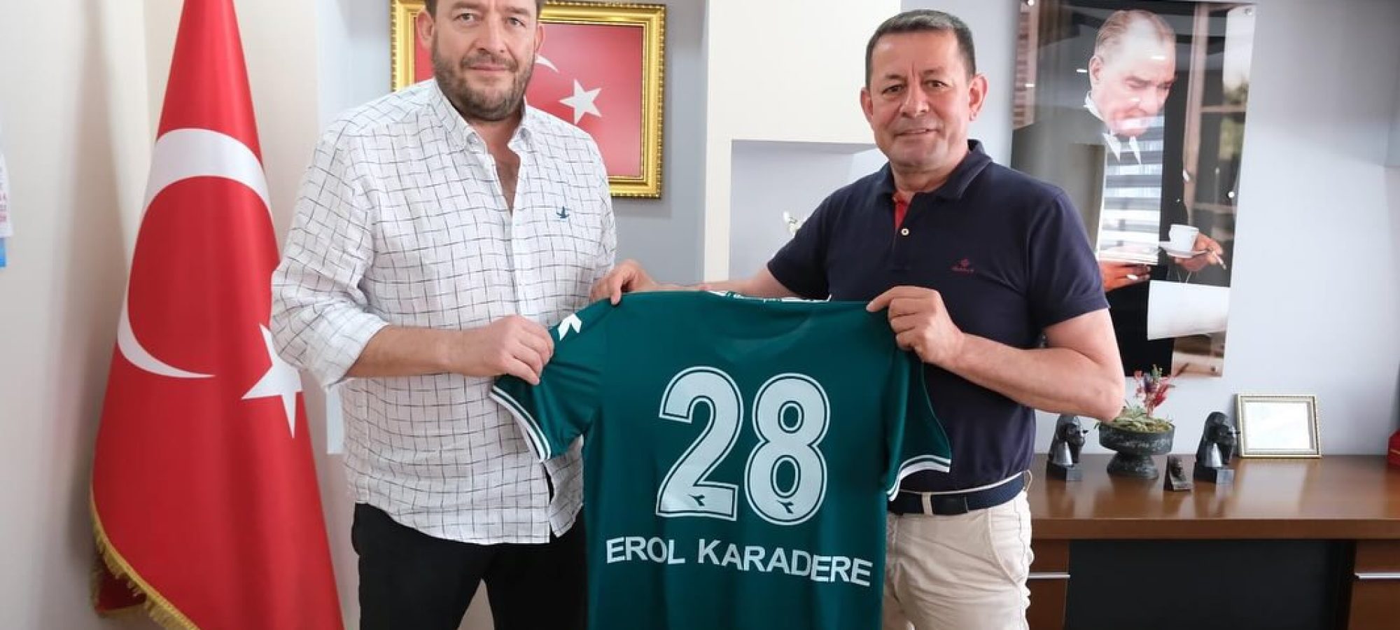 Giresunspor  Kulüp Başkanı Emin Eltuğral ve yönetim kurulu üyeleri Belediye Başkanımız Erol Karadere'yi makamında ziyaret ettiler.