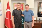 Yağlıdere Belediye Başkanı Yaşar İbaş, Belediye Başkanımız Erol Karadere'yi makamında ziyaret etti.